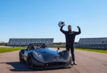 El raro Spartan ya tiene via libre para circular en las carreteras. Video