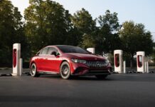 Mercedes-Benz amplía las opciones de carga para los clientes con el acceso a la red de Tesla Supercharger