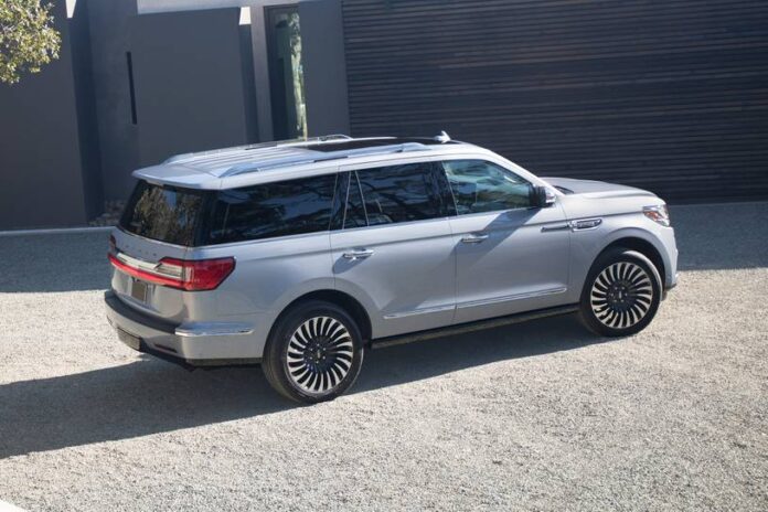 2021_lincoln_navigator_4dr-suv_black-label2.jpg