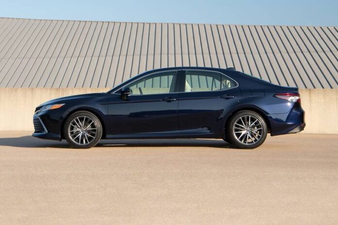 2021_toyota_camry_sedan_xle_1.jpg