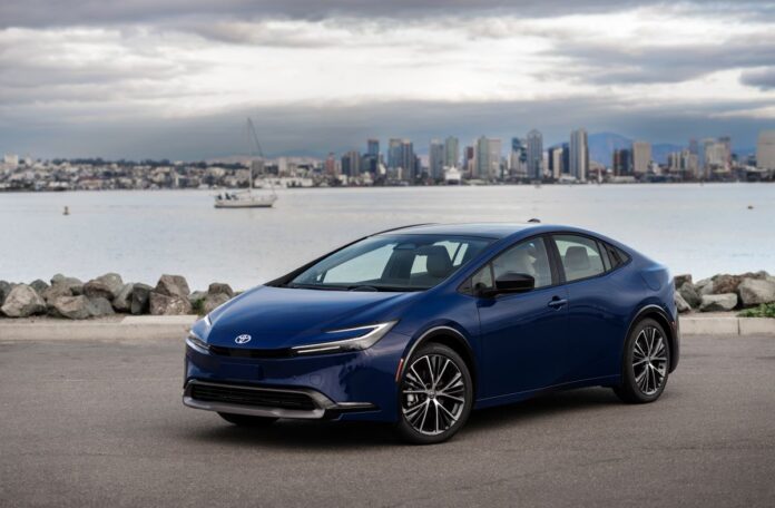 2024_Prius_Limited_ReservoirBlue_001-1.jpg