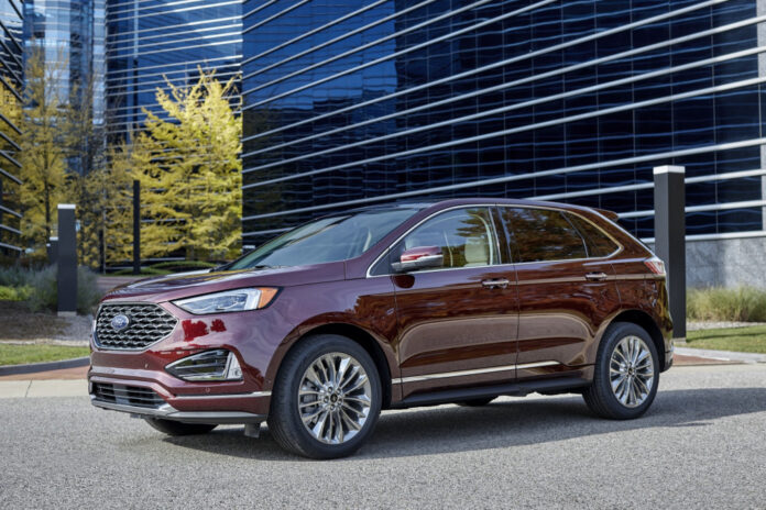 2021-ford-edge_100767215_l.jpg