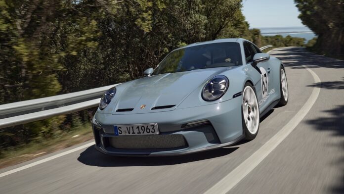 Porsche-911-ST.jp3_.jpg