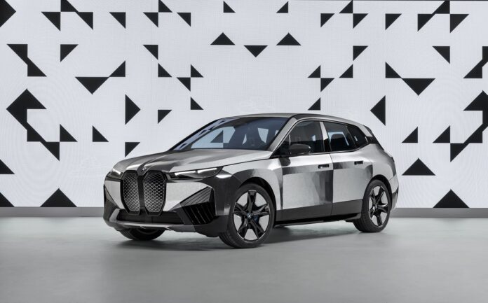 P90447349_BMW_iX_Flow_Featuring_E_Ink.jpg