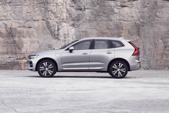 2022_volvo_xc60_4dr-suv_recharge-plug-in-hybrid-t8-inscription-expression_s_oem_1_815x543.jpg