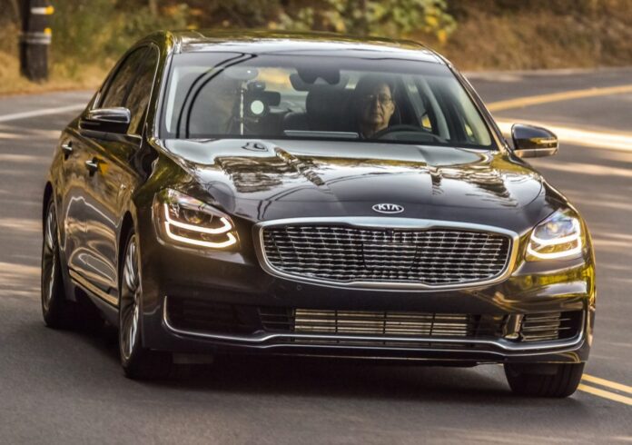 Kia_K900_driving-1024x721.jpg