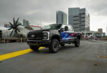 Ford muestra el nuevo «Super Duty Proud to Honor» y anuncia carrera histórica de NASCAR en homenaje a las Fuerzas Armadas